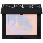 NARS“リフ粉”に限定マーブル色、ラベンダー系パステルカラーで明るいトーンアップ肌に