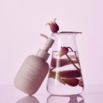 トーン「花と発酵の力」でゆらぎを鎮める新スキンケア、“まるで湯上がり肌”化粧水＆乳液など