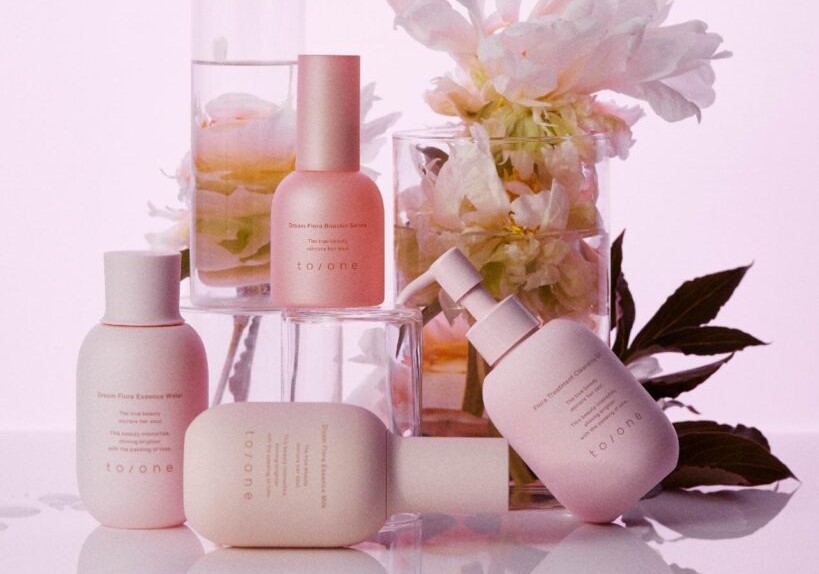 トーン「花と発酵の力」でゆらぎを鎮める新スキンケア、“まるで湯上がり肌”化粧水＆乳液など